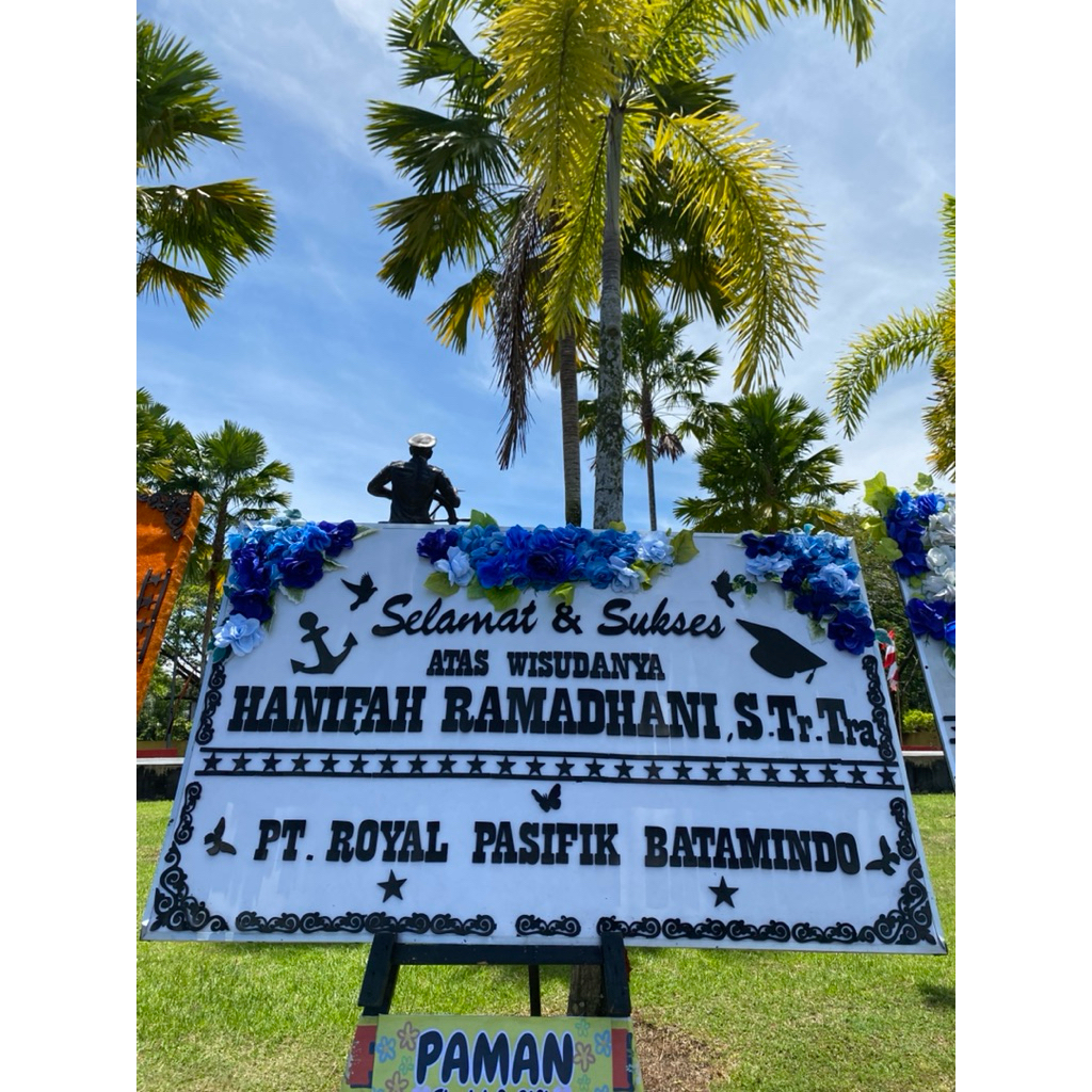PAPAN BUNGA WISUDA POLTEKPEL SUMBAR/PAPAN BUNGA PARIAMAN / KARANGAN BUNGA PAMAN FLORIST