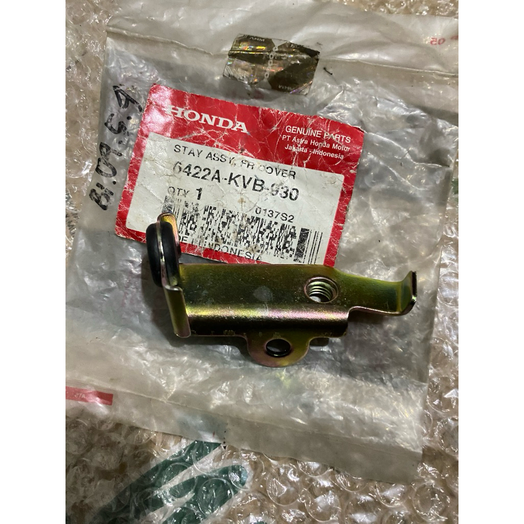 PLAT DUDUKAN BRAKET COVER PANEL DADA TEMENG DEPAN HONDA VARIO 110 KARBU CW ORI AHM 6422A-KVB-930 642