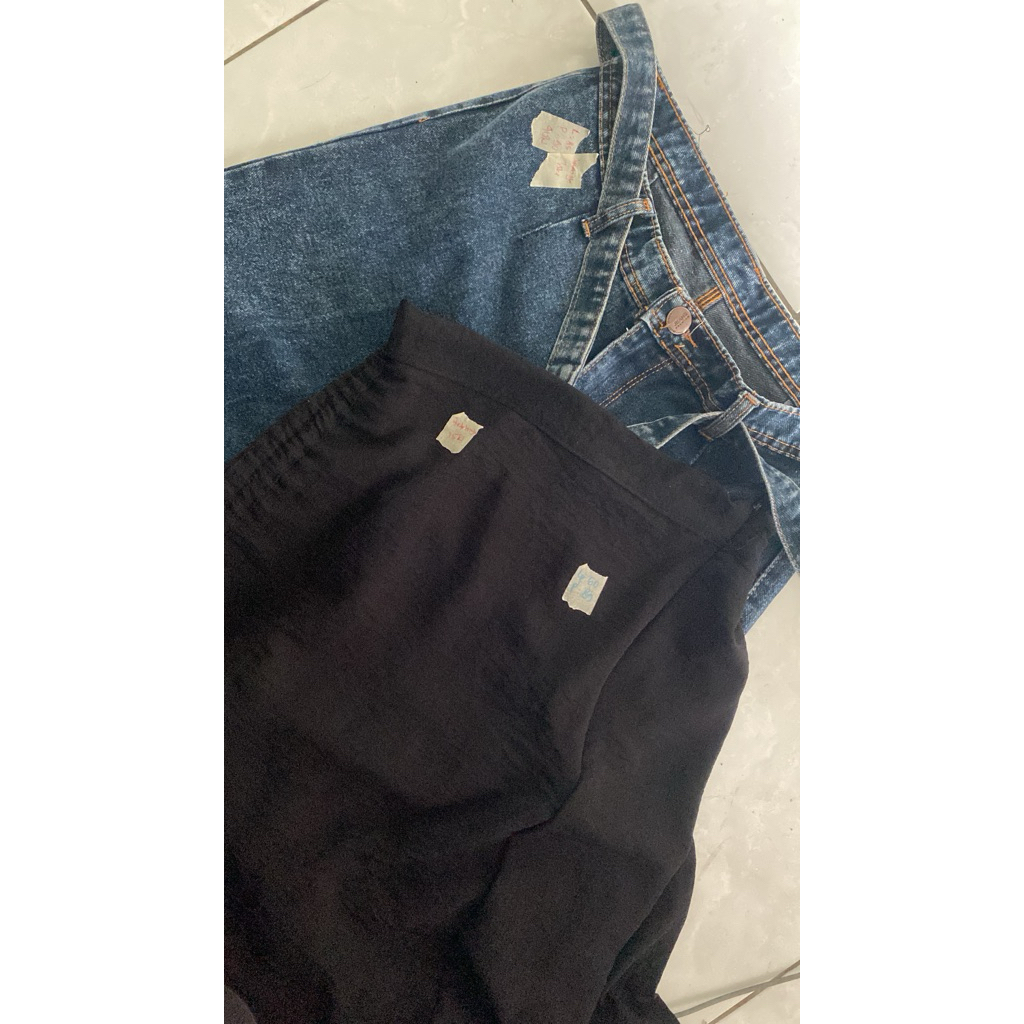 PRELOVED - Rok Hitam dan Celana Kulot Jeans