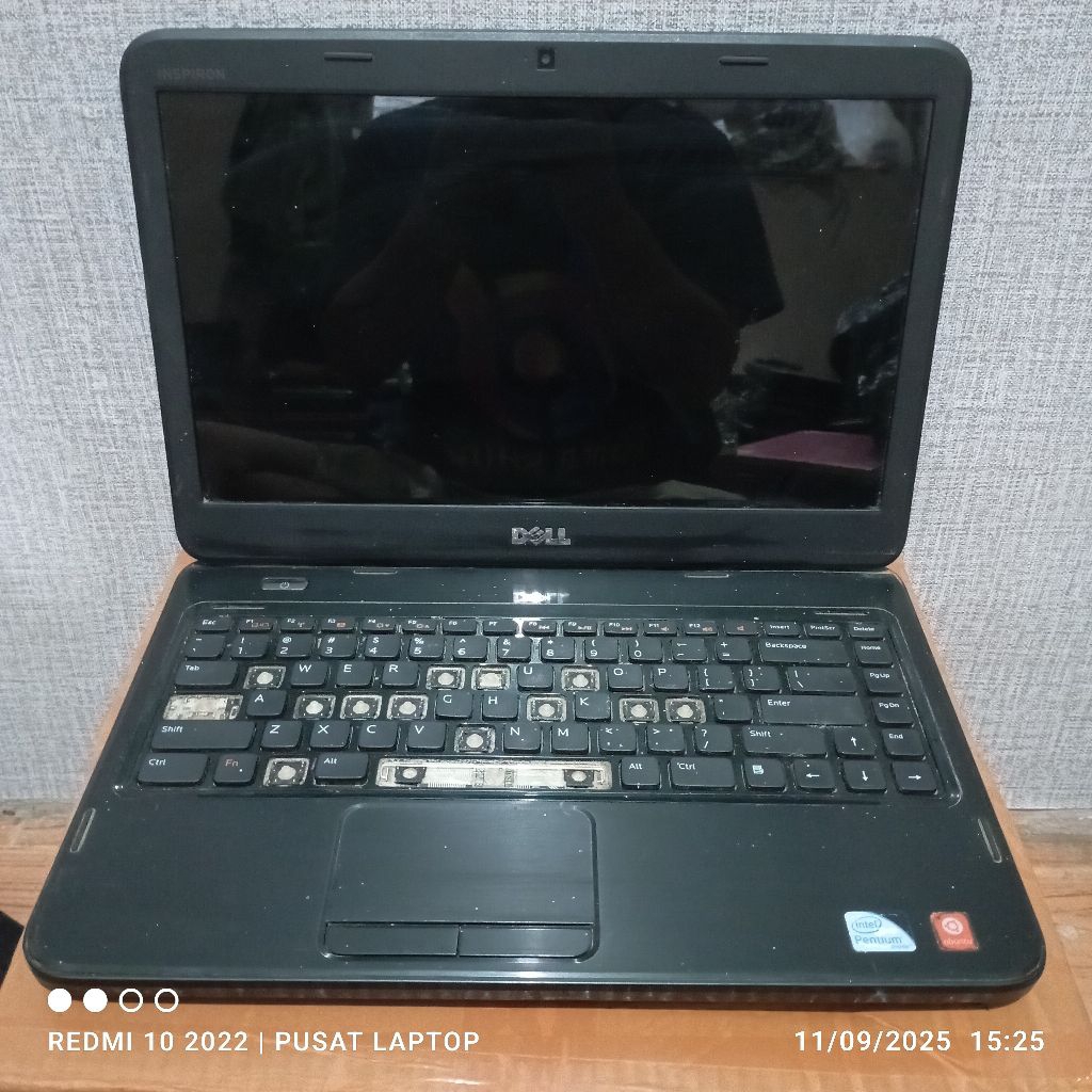 Laptop DELL Inspiron N4050 P22G Kondisi mesin mati gambling unit Lcd Casing mulus gak ada batre& Car