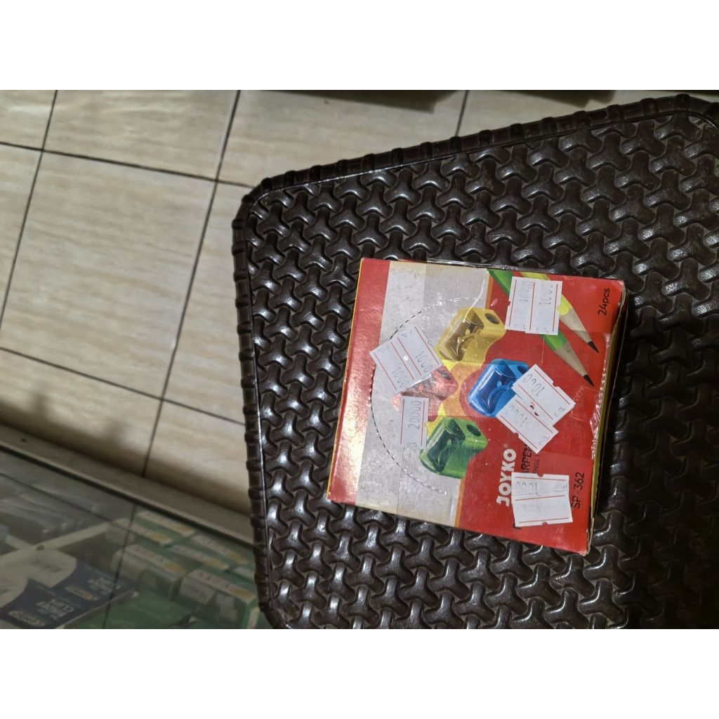 

Peruncing Pensil merk Joyko (1kotak isi24 pcs)