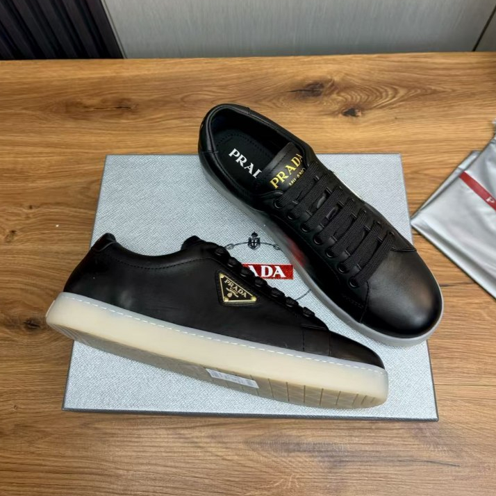 Prada's new men's casual board shoes, imported cowhide sports shoes, flat shoes, jogging shoes