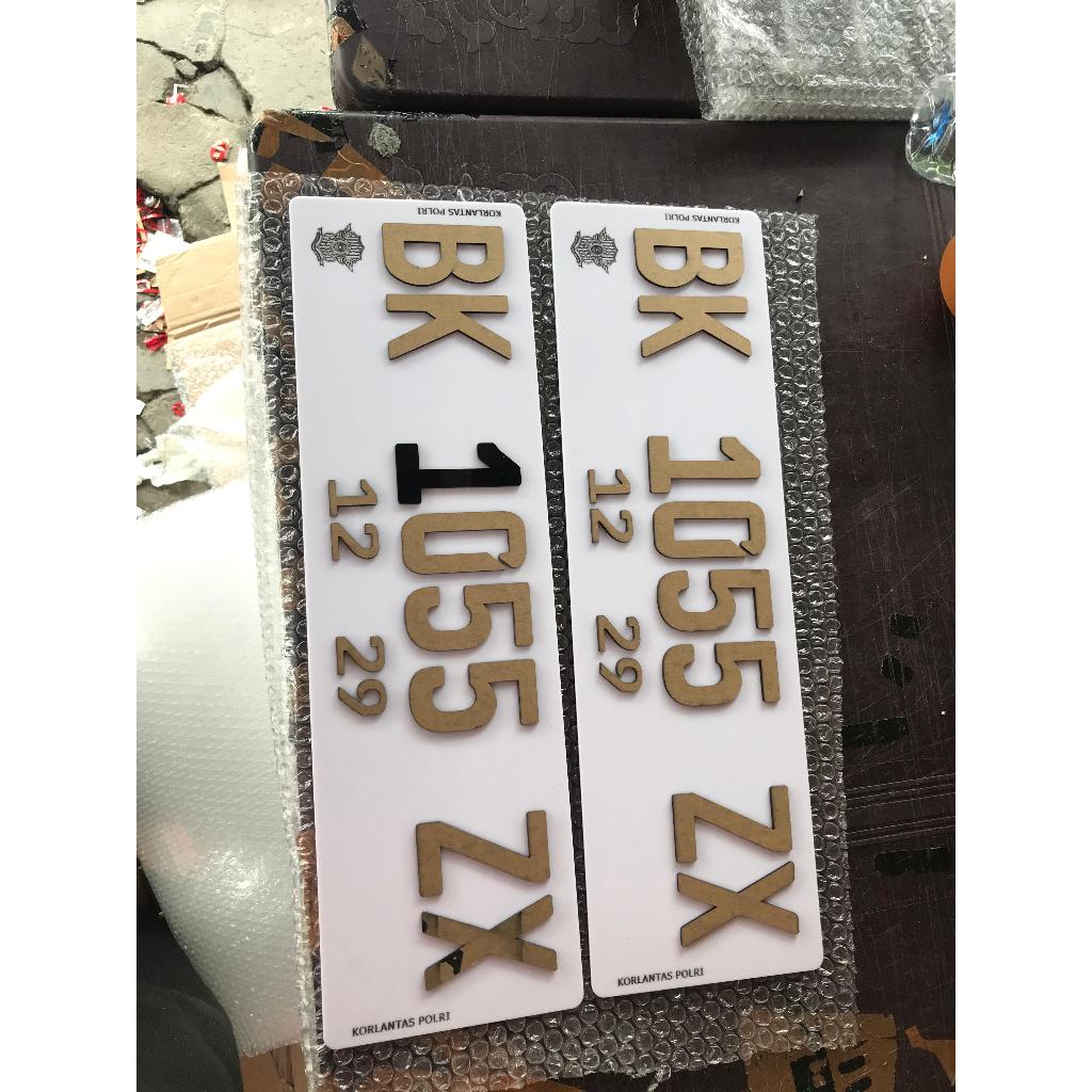 Plat Nomor Timbul Akrilik Mobil FIber Font Baru Putih Hitam