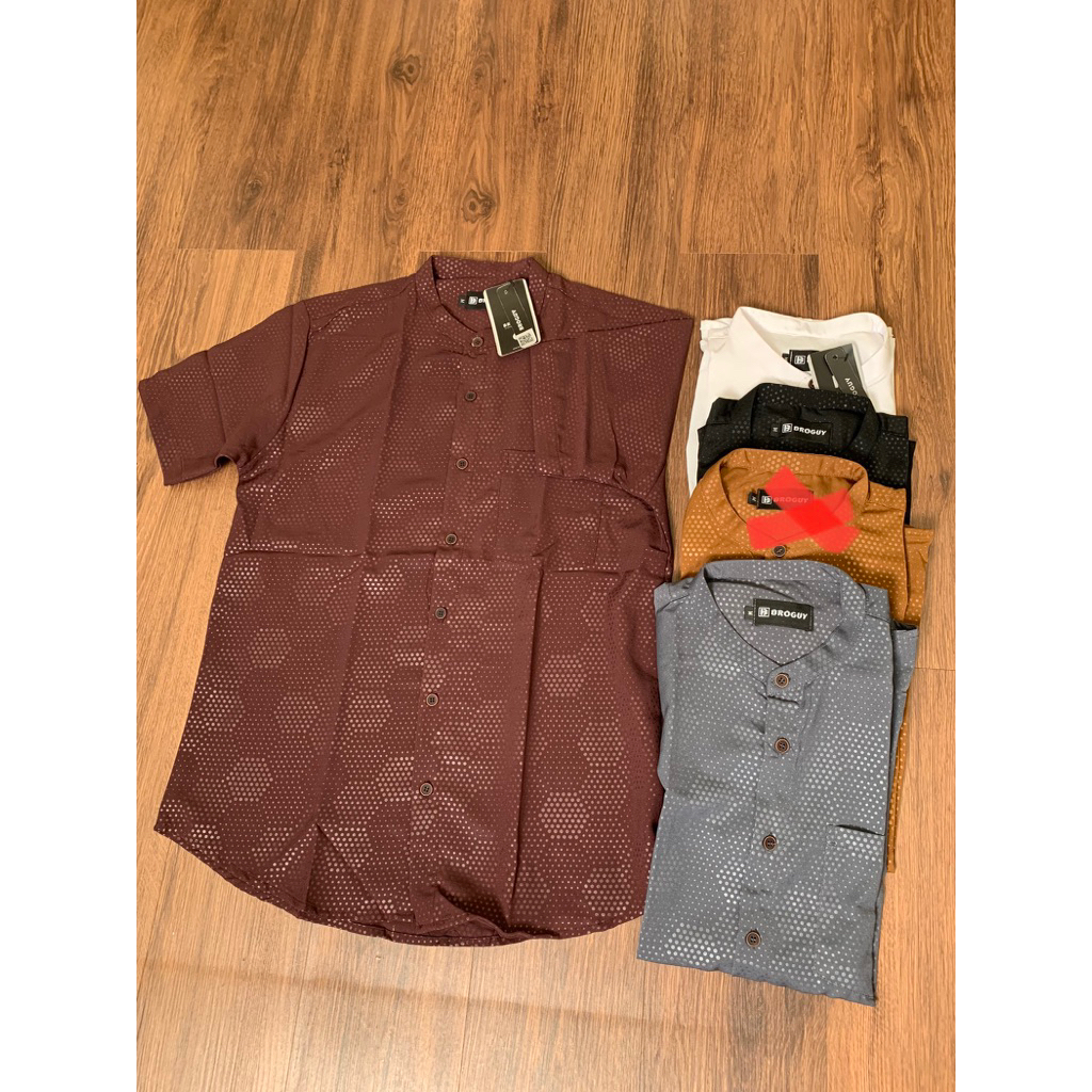 Broguy-Kemeja lengan pendek motif polkadot