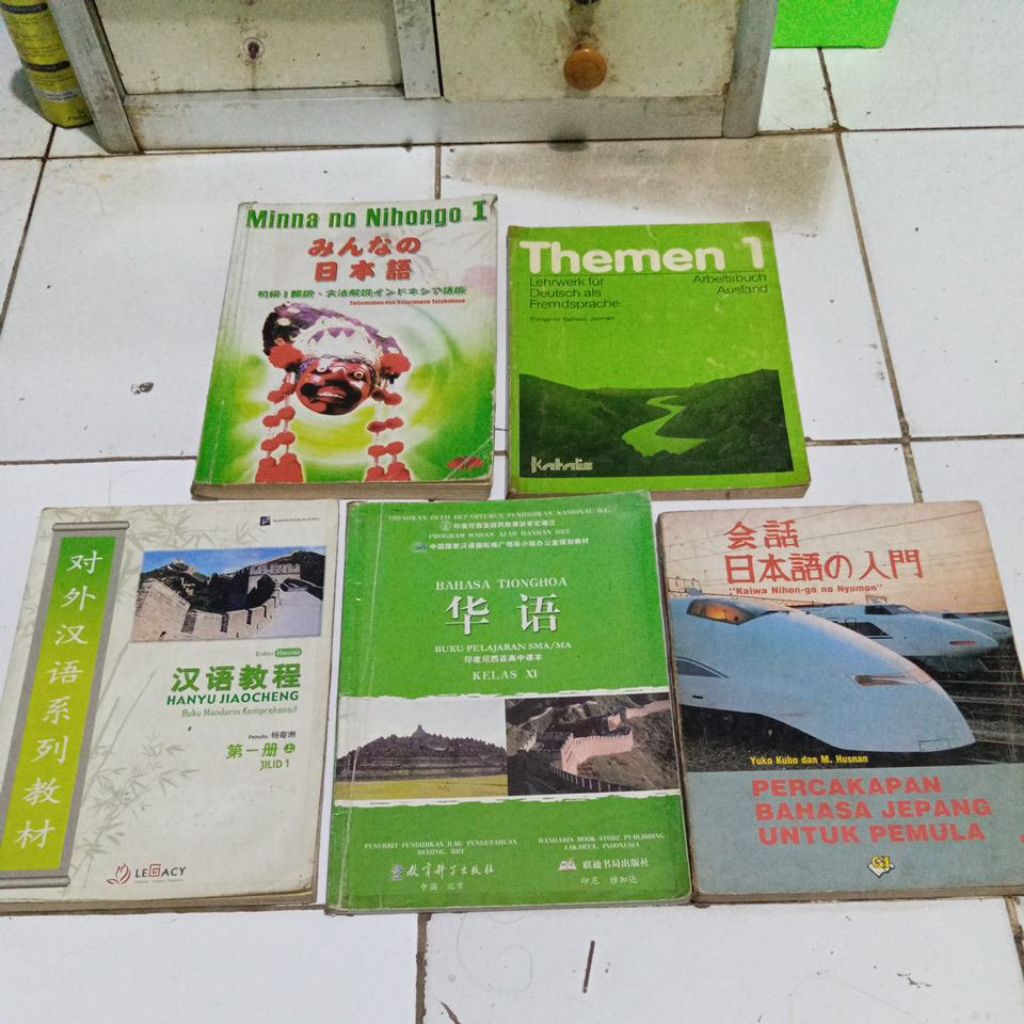 ORI HANYU JIA OCHENG BUKU MANDARIN KOMPREHENSIF JILID 1. THEMEN 1 ARBEITSBUCH AUSLAND. MINNA NO NIHO