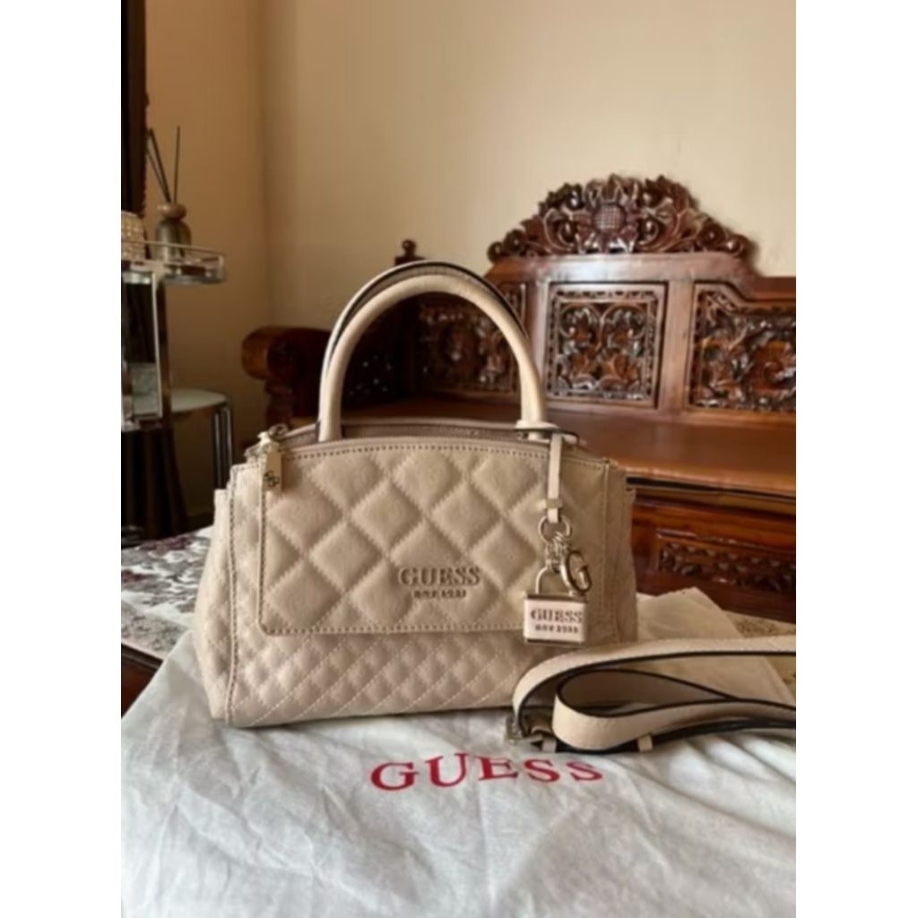 Guess auth sling bag preloved