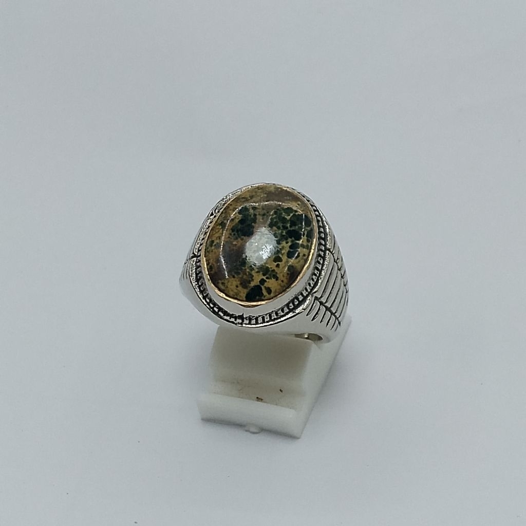 pirus-persia-hitam-serat-emas