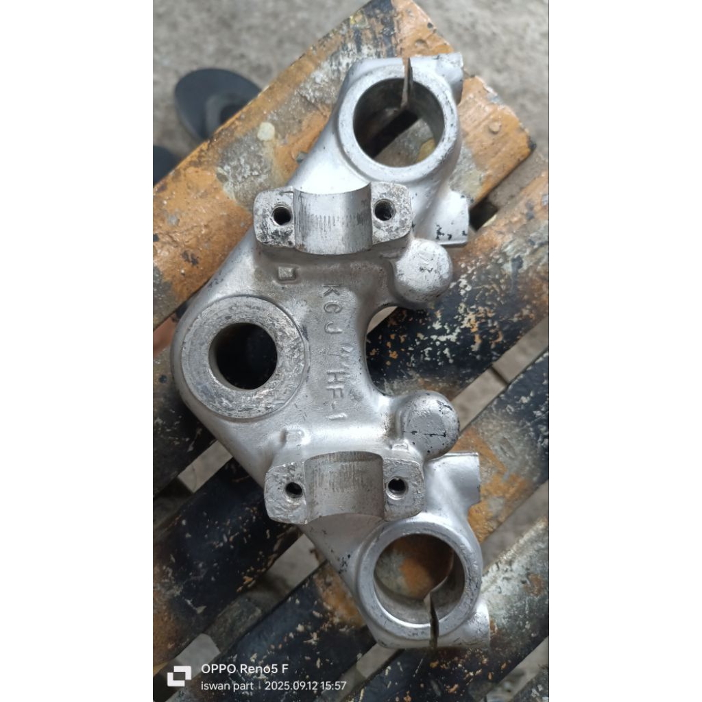 segitiga atas T atas honda Megapro hiu/mp lama,tilam tiger lama original copotan