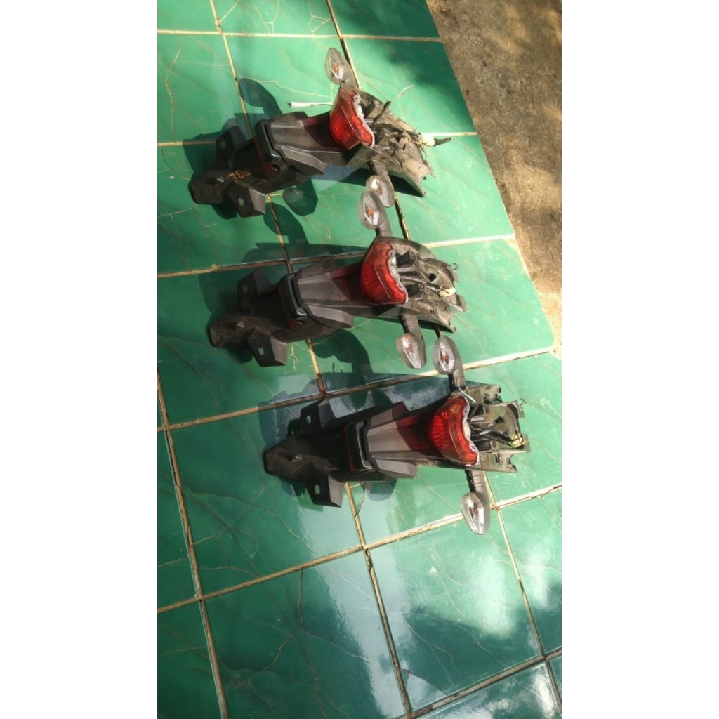 spakbor belakang ori crf 150  copotan