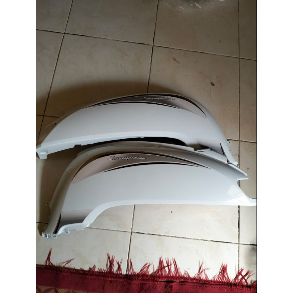 Cover body samping scoopy fi esp putih 2018 set kanan kiri