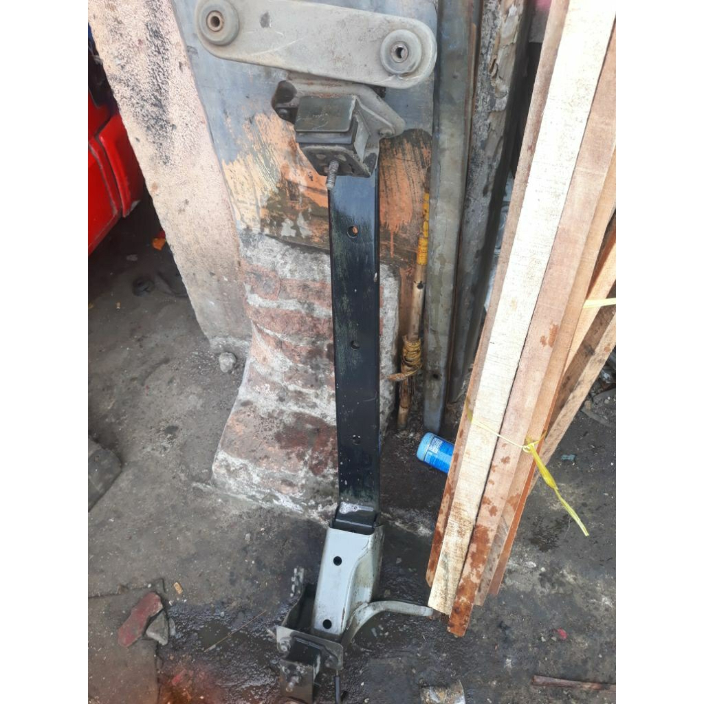 as balock ( dudukan mesin mobil granmax )