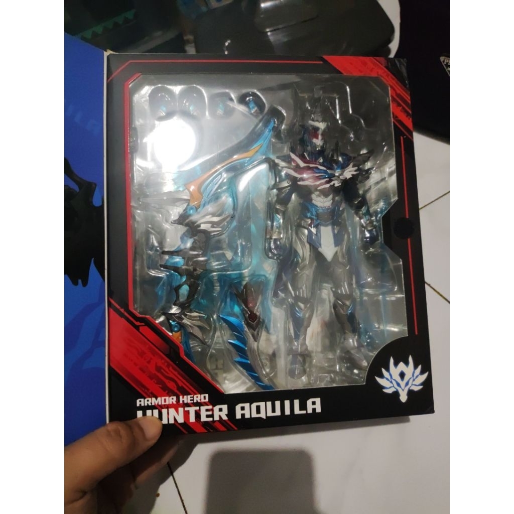 Auldey Armor Hero Hunter Aquila