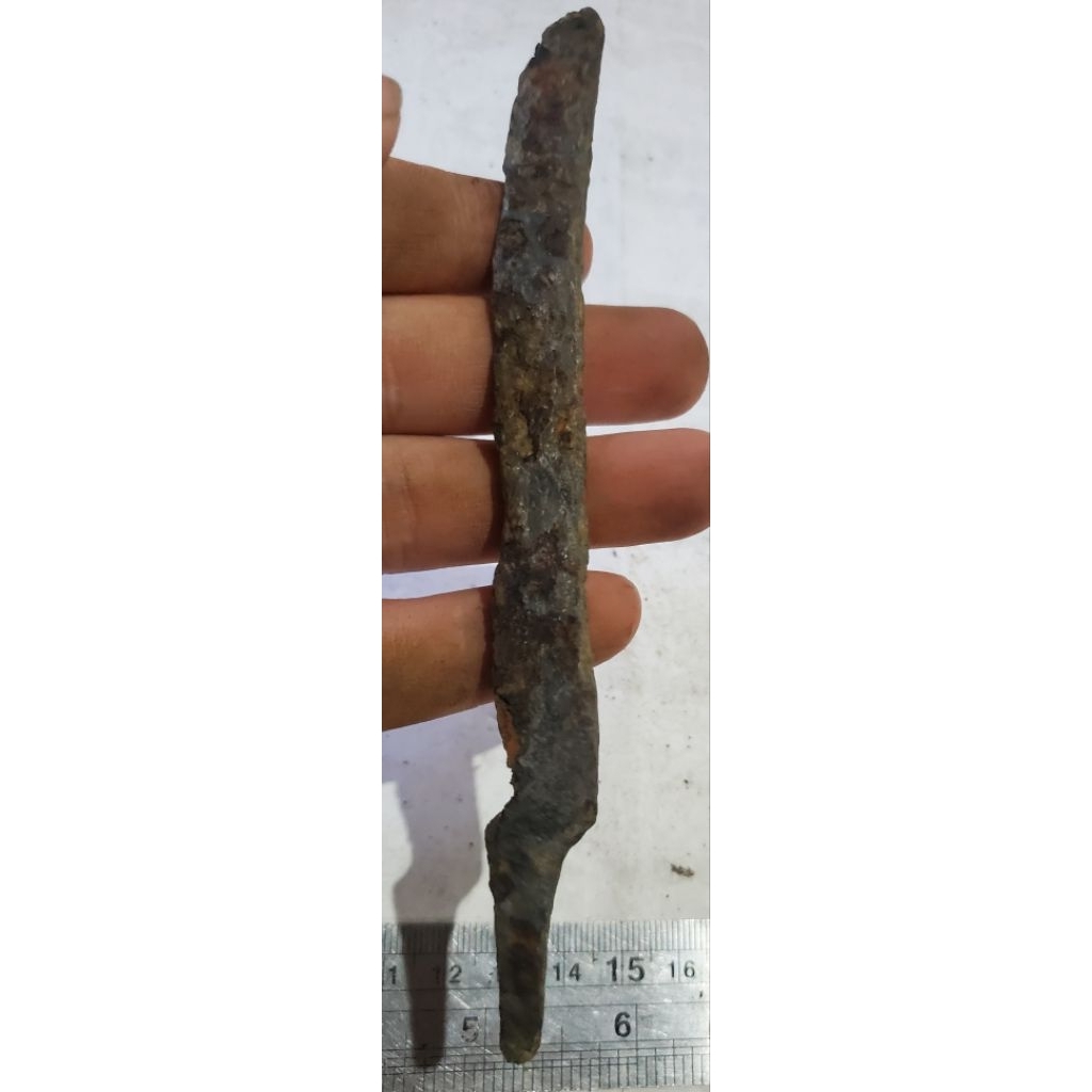 pusaka 1 biji 15cm kuno temuan sungai untuk koleksi/hiasan/pajangan/dll.