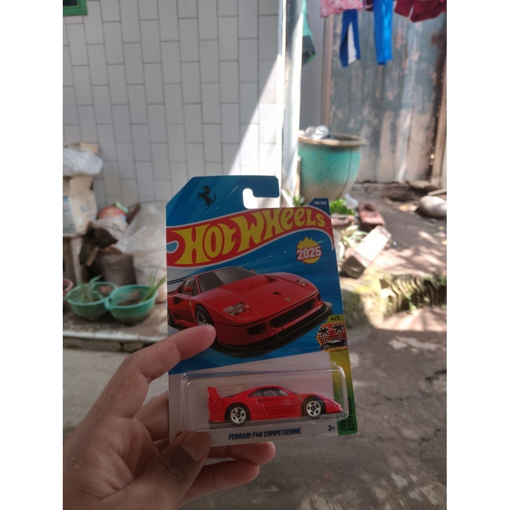 hotwheels f40 Ferrari