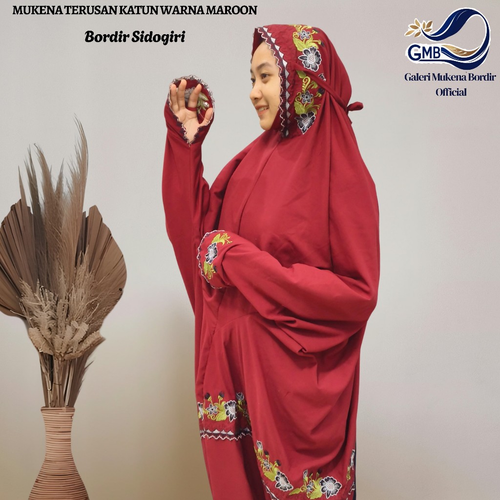 Mukena Terusan Dewasa Bahan Katun Polino Warna Dasar Maroon Motif Bordir Bunga Sidogiri Indah