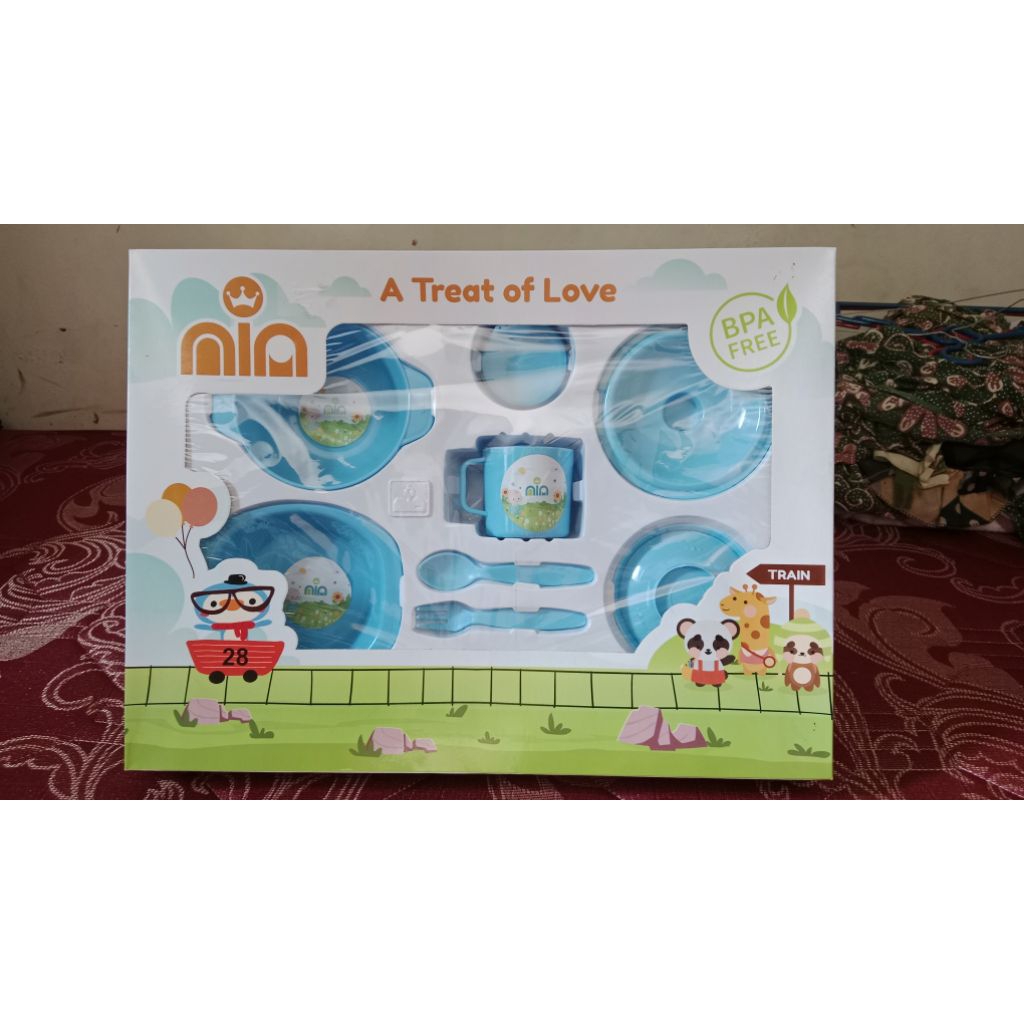 set alat makan bayi//tempat makan bayi