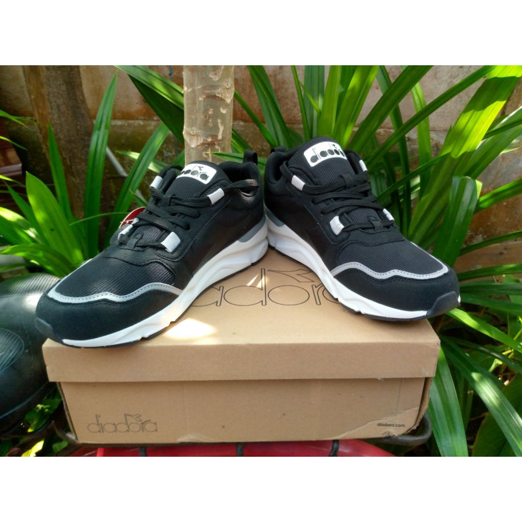 SEPATU DIADORA GALILEO HITAM