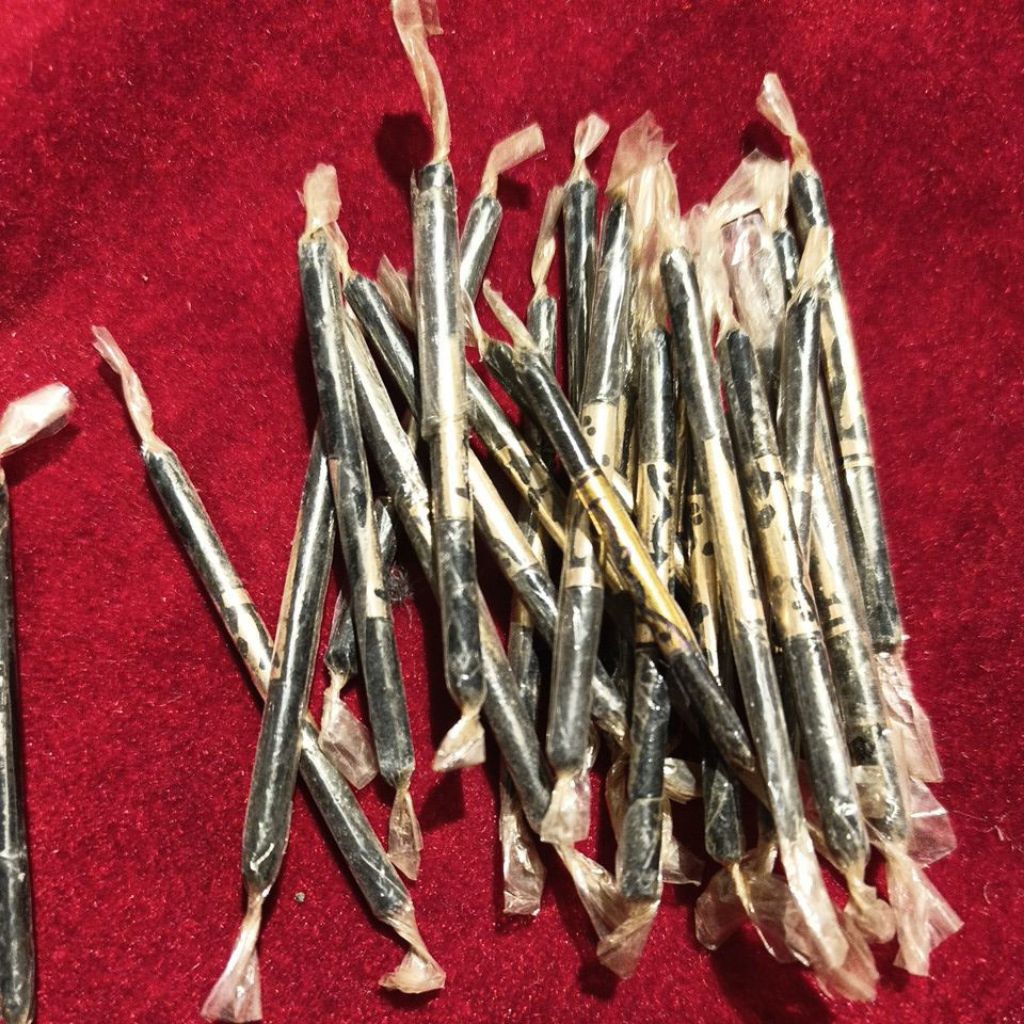 Menyan Arab hitam lidi