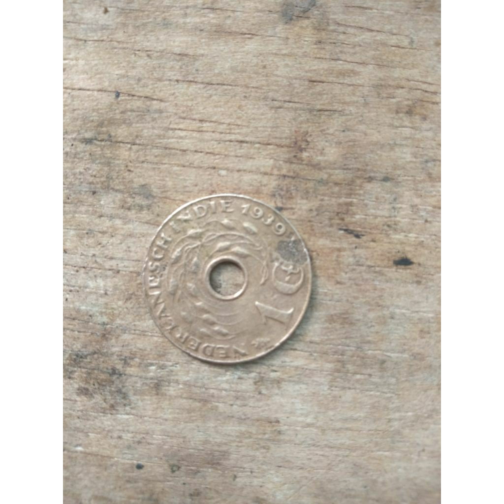 Koin Kuno 1 Cent berlubang