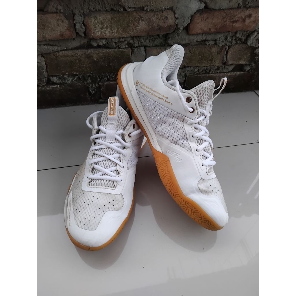 sepatu badminton bekas second