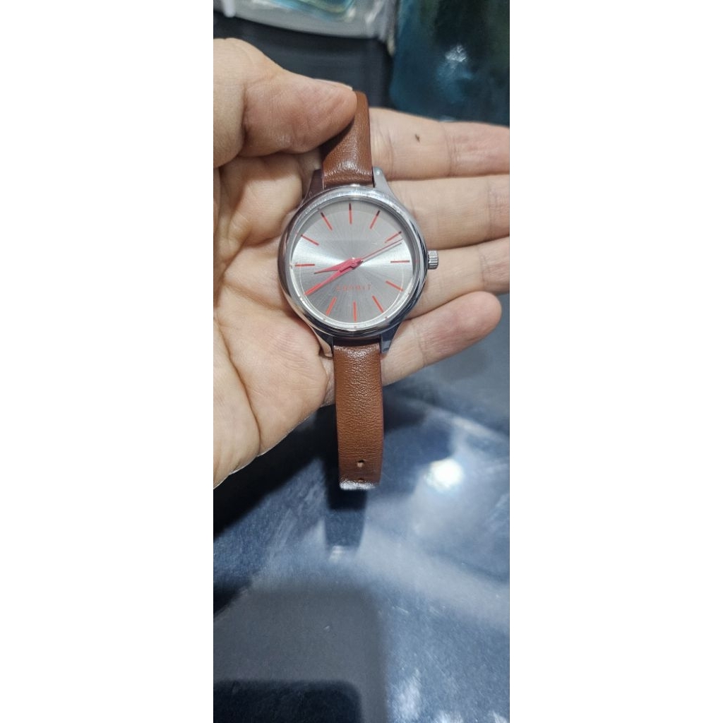 Preloved - Jam Tangan Wanita Guess