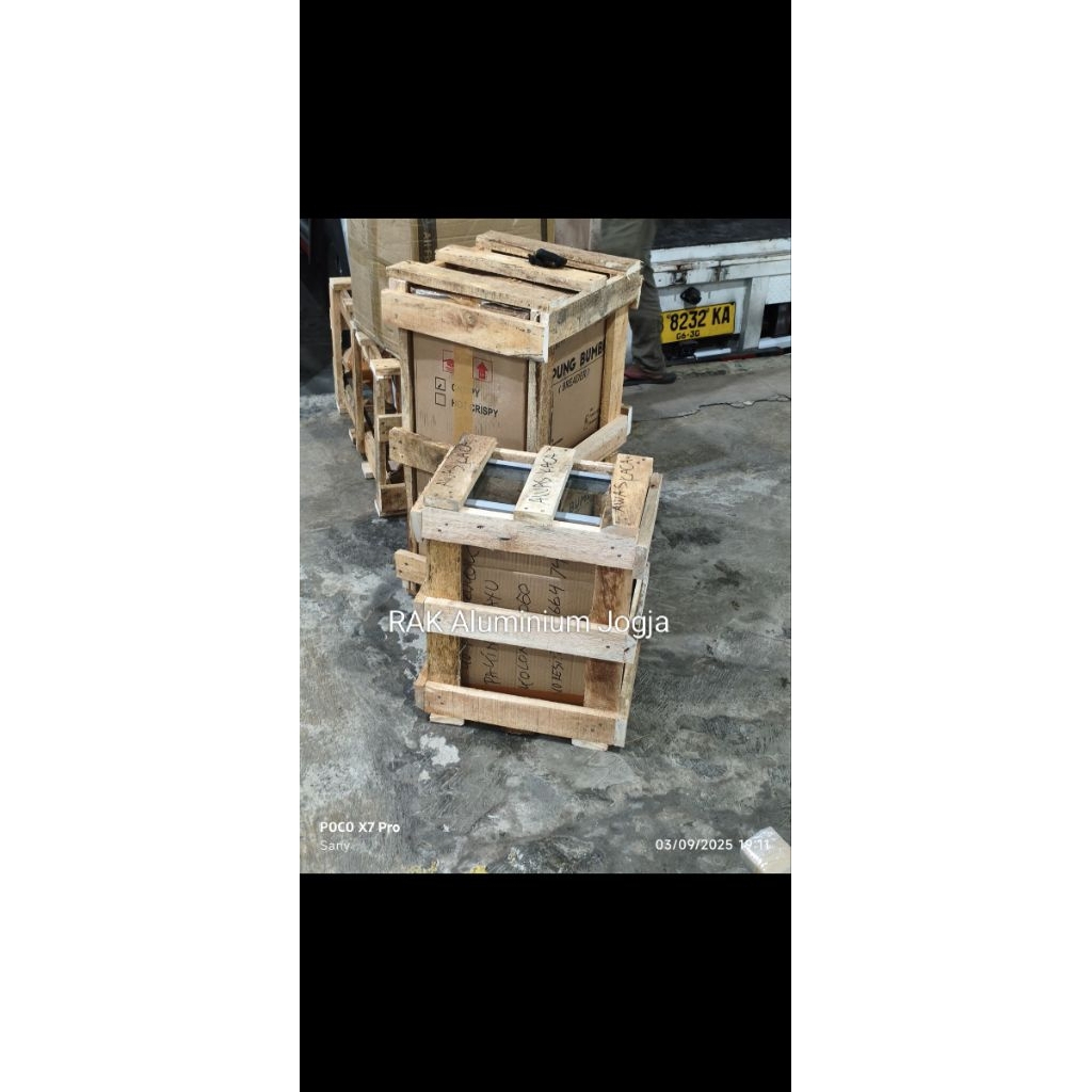 Paking Kayu etalase kecil p3k dll