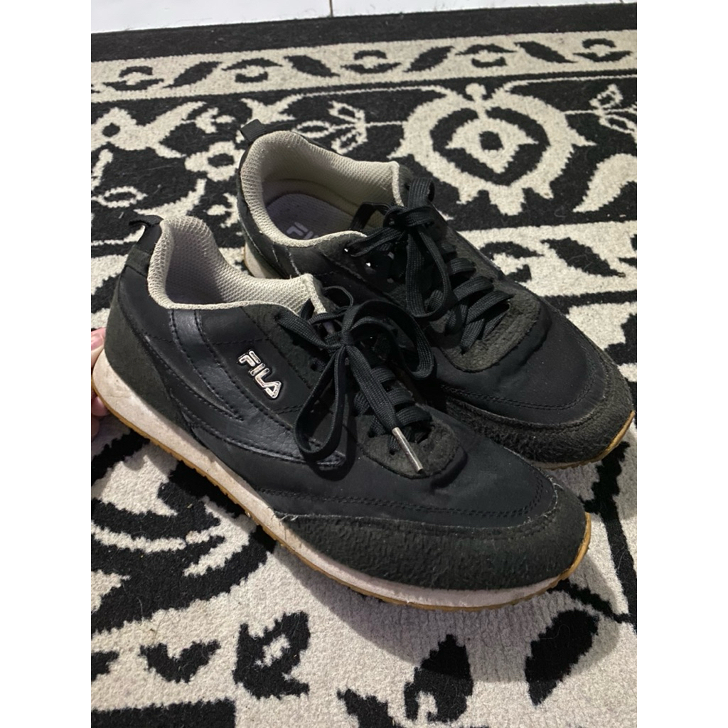 sepatu FILA ori size 39 hitam sekolah