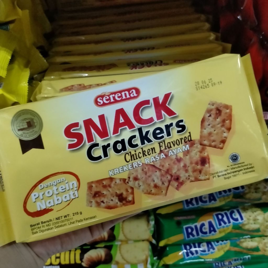 

Serena Snack Creackers Chicken Flavored Biskuit Rasa Ayam 210Gr