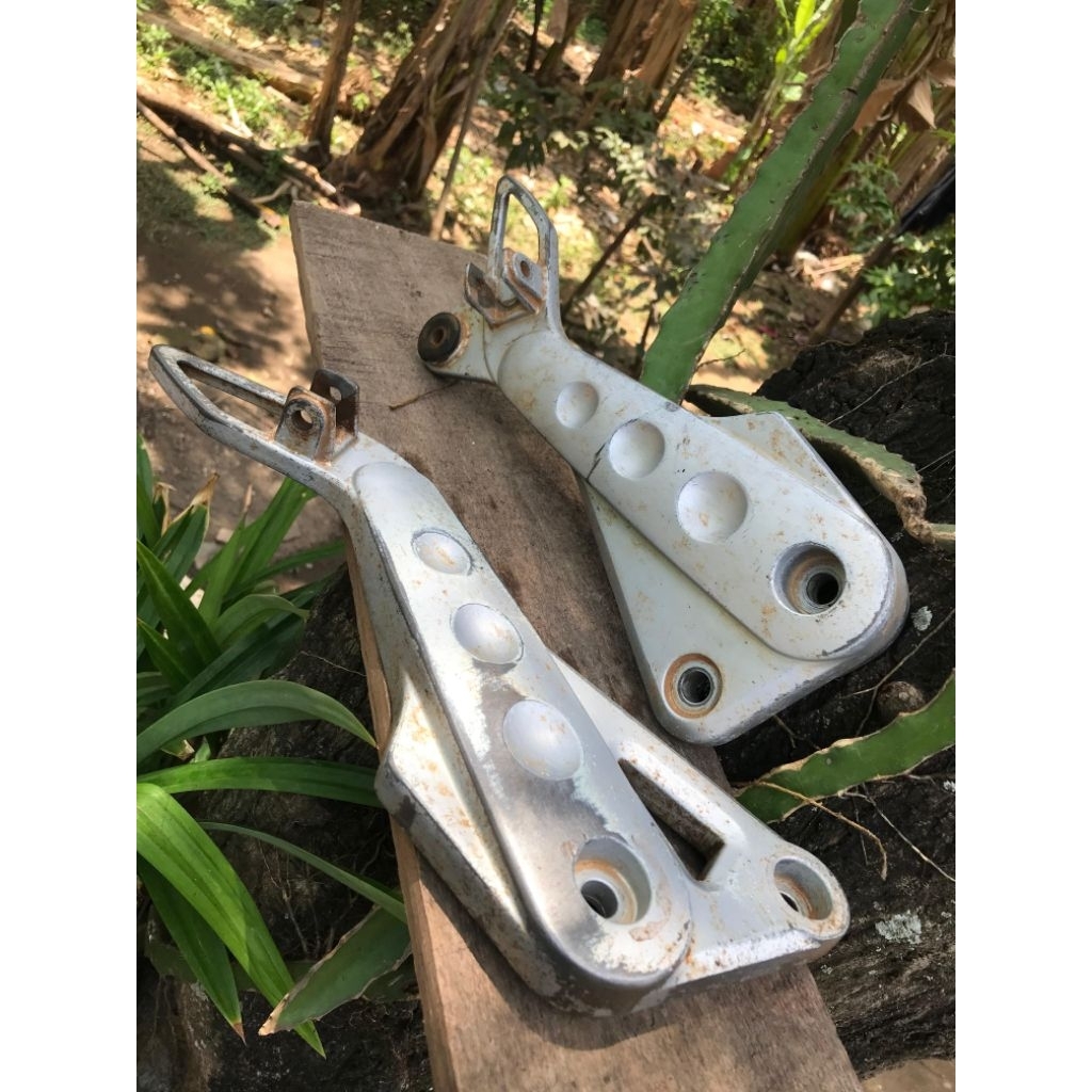 FOSTEP BELAKANG KAWASAKI BLITZ R ORIGINAL. UTUH LEPASAN UNIT