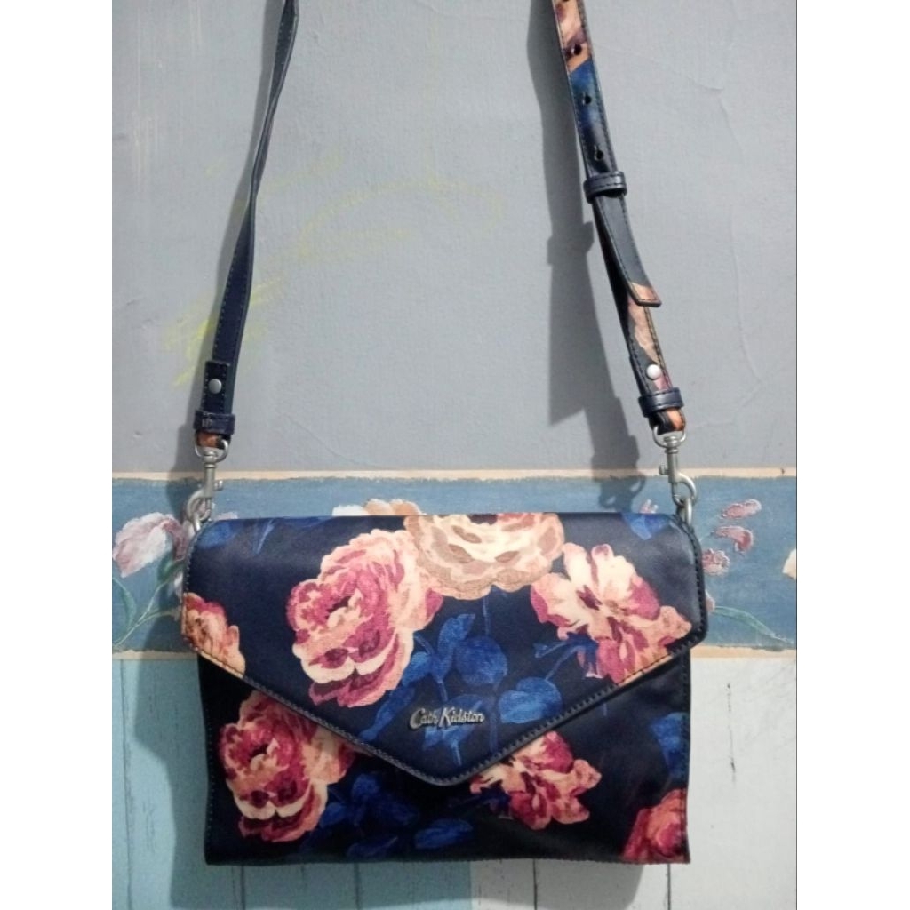 C*th kidston sling bag