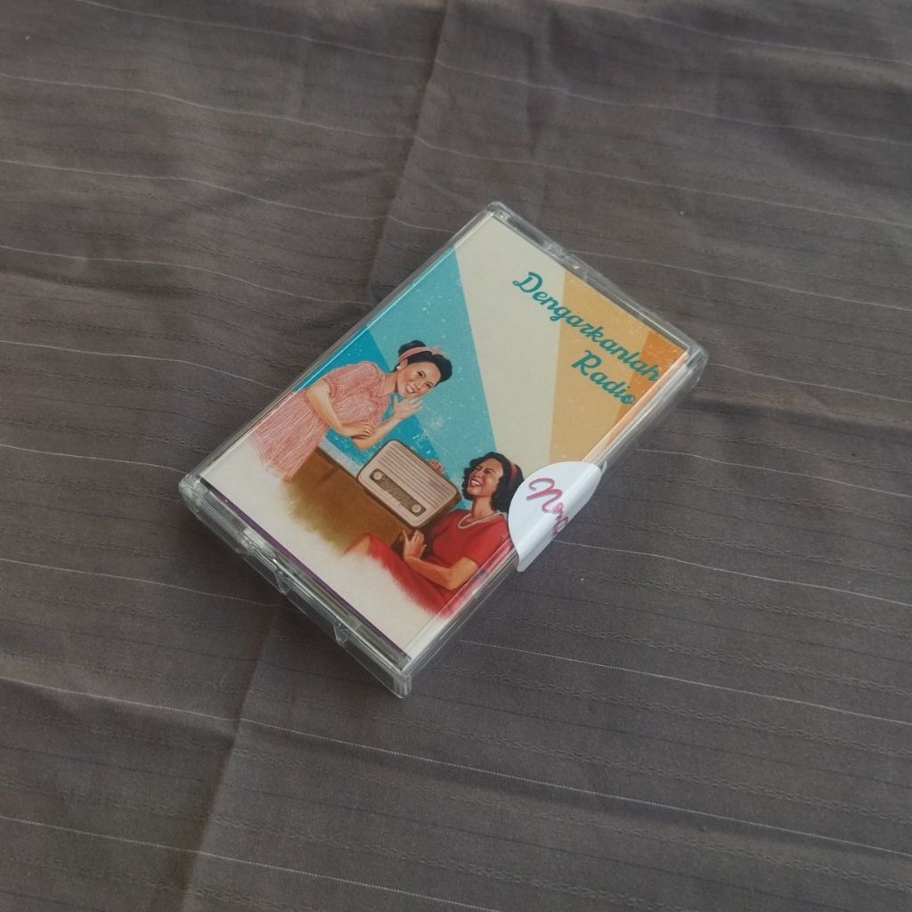 Kaset Nonaria - Dengarkan radio - Segel