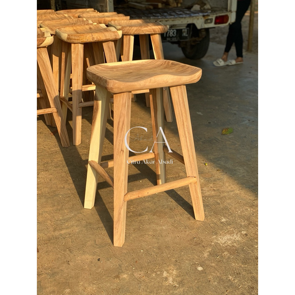 kursi bar kayu trembesi tinggi 75cm