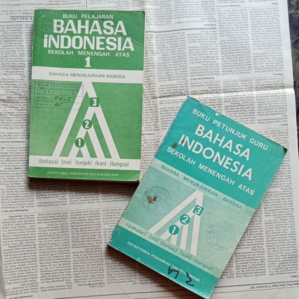 buku pelajaran jadul bahasa Indonesia & petunjuk guru - 2 buku