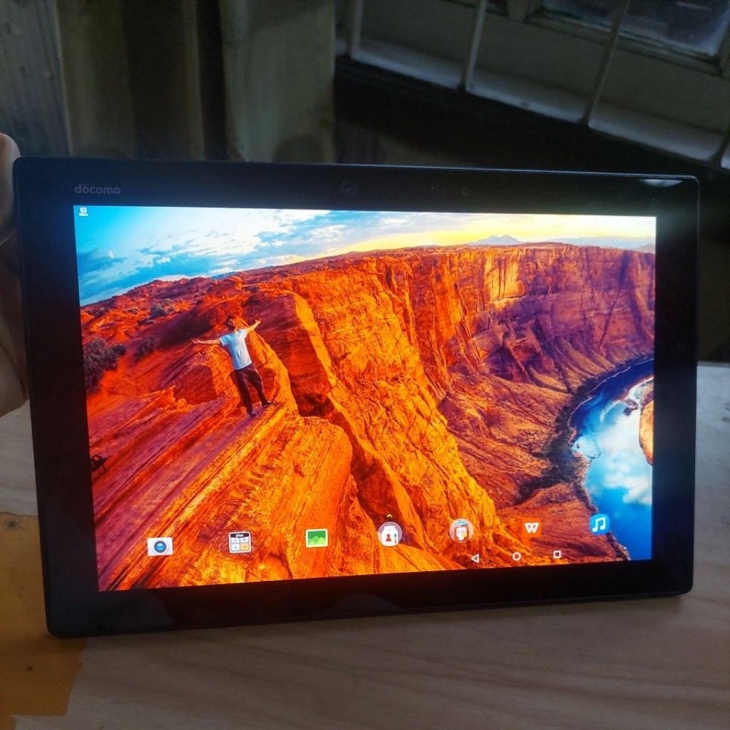 tablet fujitsu.ARROW.FO4H.10.5.inc.layar amoled.