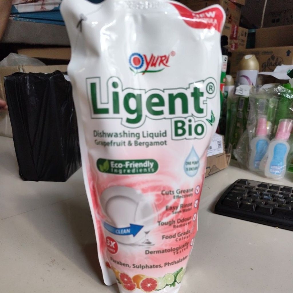 Yuri Ligent Sabun Cuci Piring 600 ml