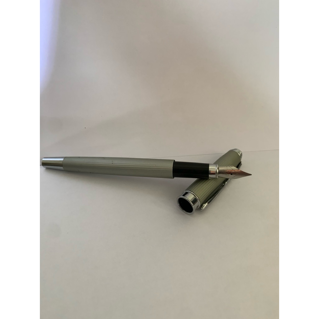 Pena tutul kalam fountain tulis dan logat sudah di asah