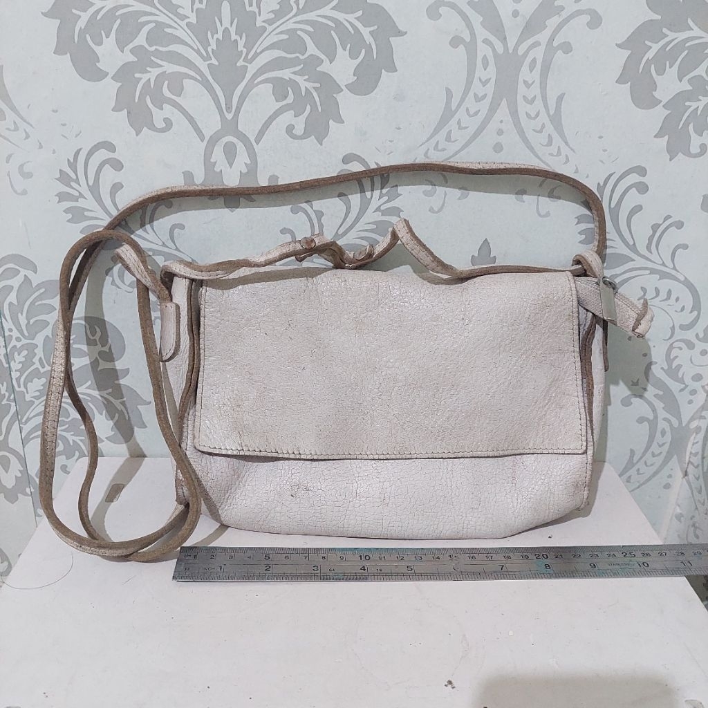 Tas selempang wanita kulit wherever you go preloved