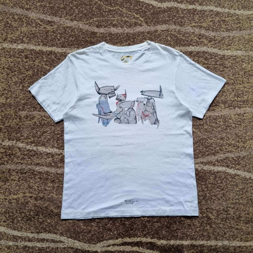 Kaos Uniqlo x Futura