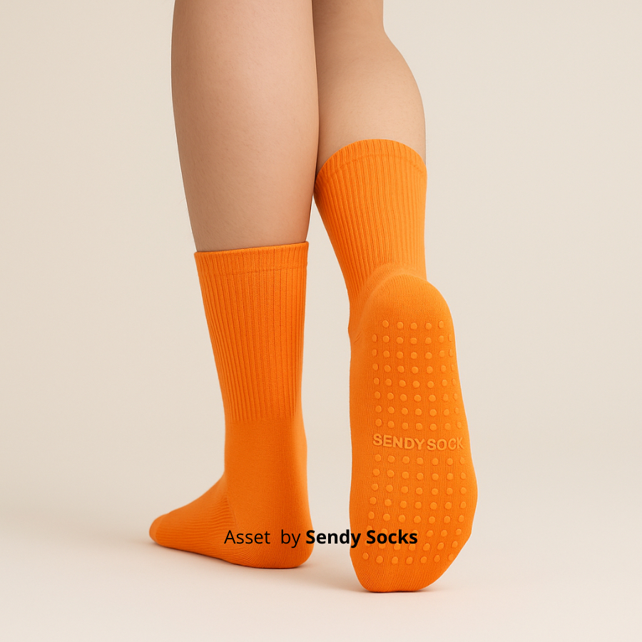 Kaos Kaki Anti Slip Pria Wanita Orange Polos Panjang Olahraga Yoga Pilates Gym - Sendy Socks