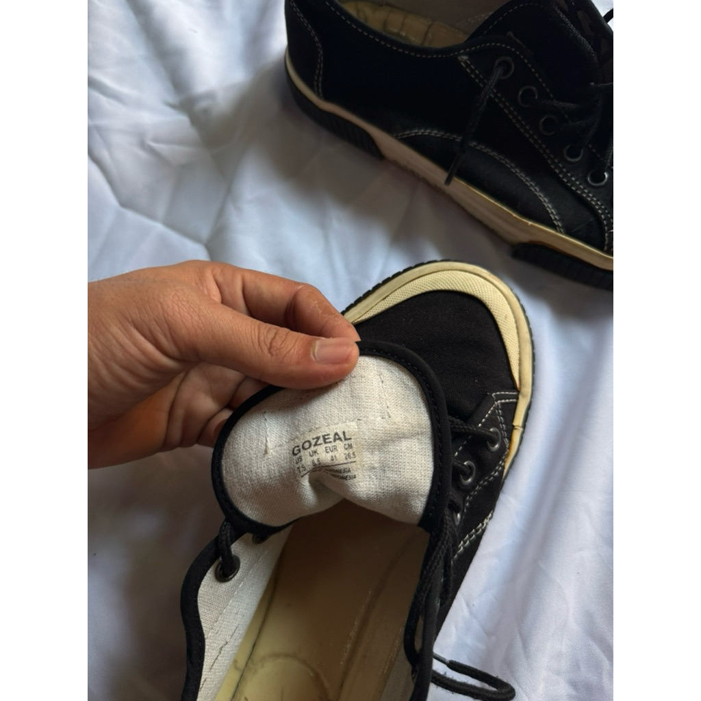 Sepatu Gozeal Second ukuran 41/26.5cm