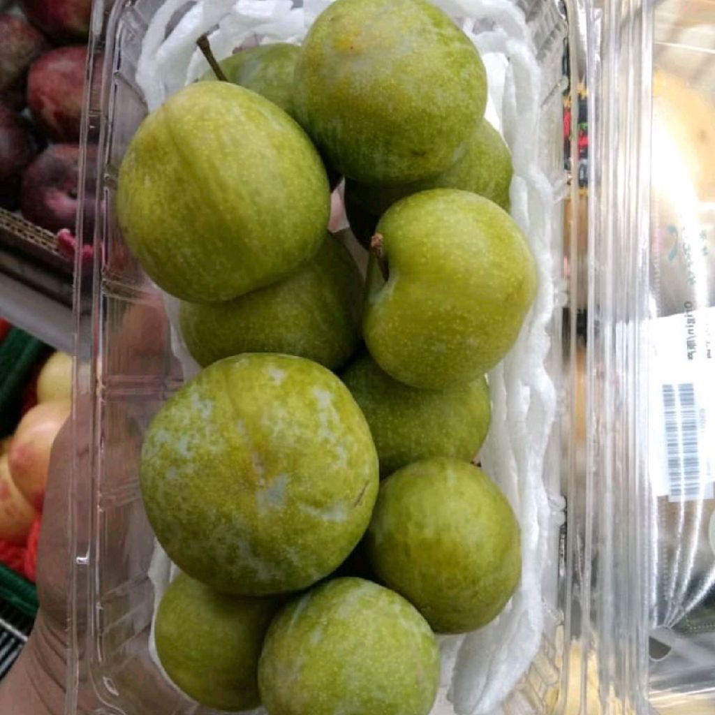 Buah plum green import RRC segar plum hijau import -+500 gram