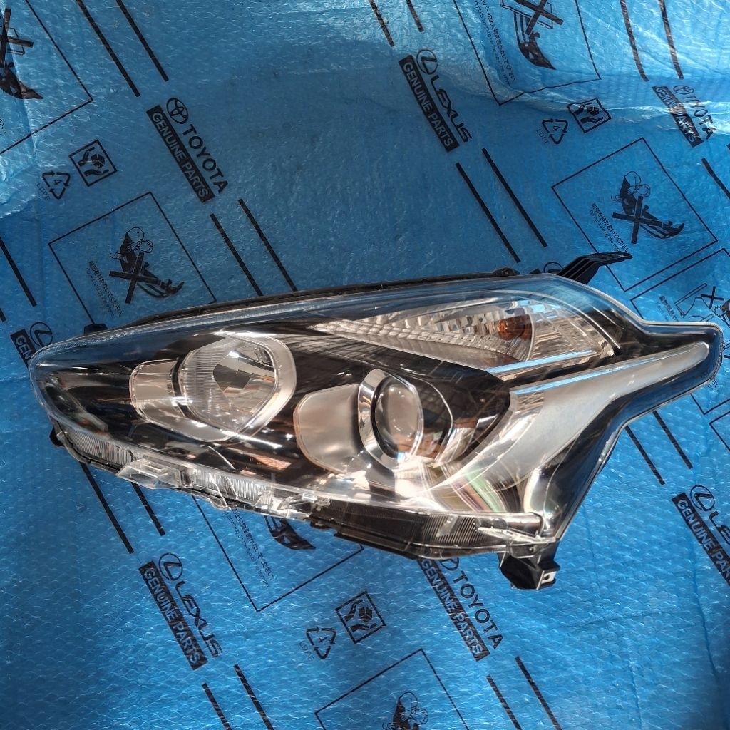 HEADLAMP LAMPU DEPAN MOBIL SIENTA V 2016 2017 2018N 2019 ORIGINAL KIRI