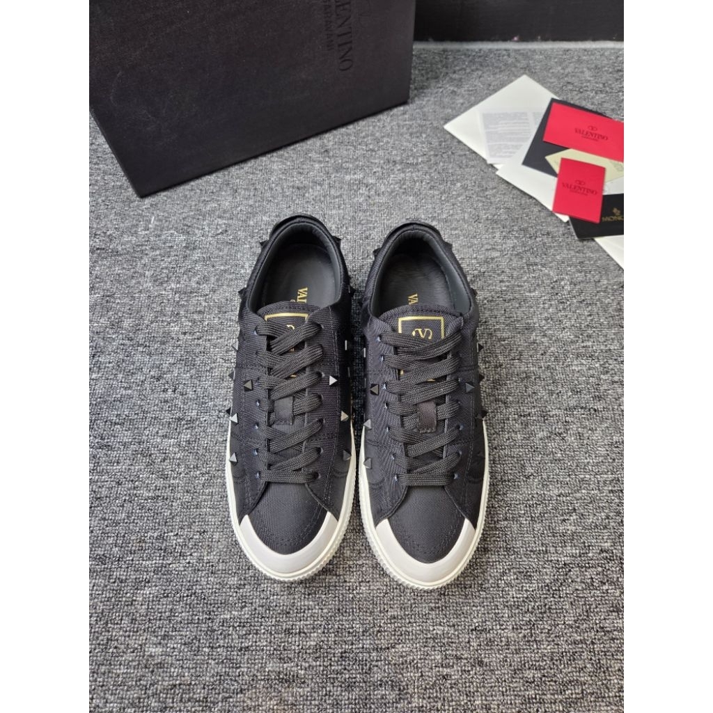 SEPATU SNEAKER PRIA VLTN2220 VIP