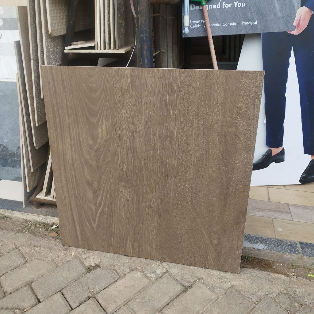 Infinity Bitonto dark brown dan bitonton browrn uk 80x80  granit Lantai motif Kayu