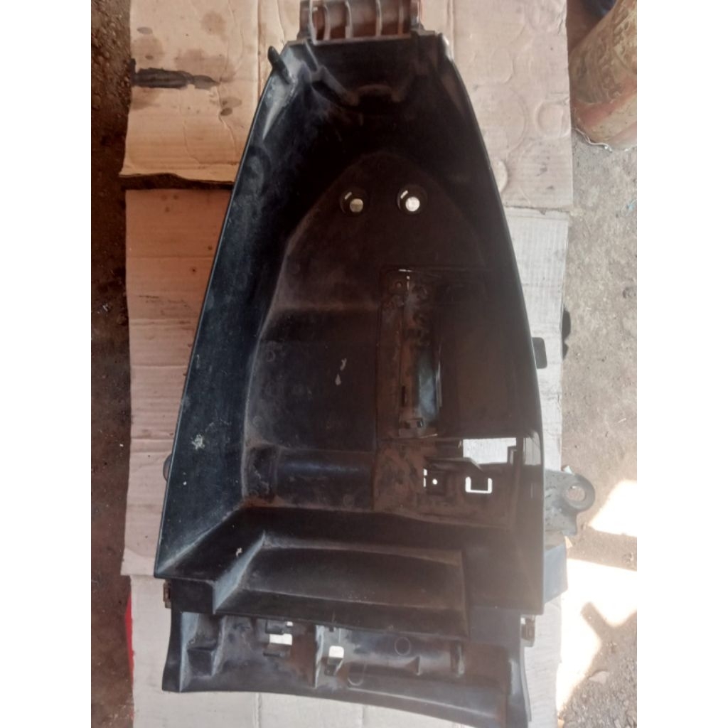 bok  bagasi bagian aki motor Yamaha Mio m3 125 Mio j 125 original copotan