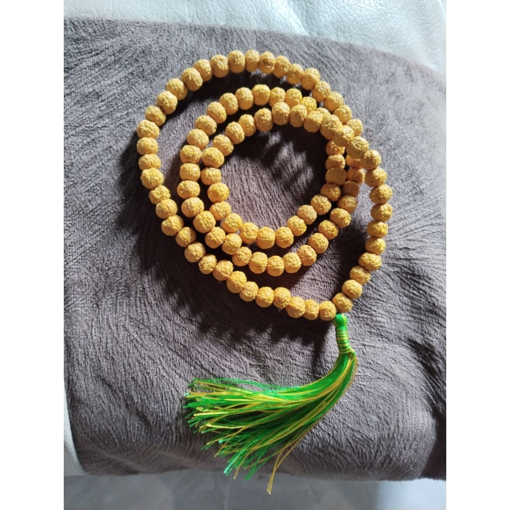 Tasbih Jenitri pas 100 butir proses warna kuning asli ukuran kecil 8 -9 mm