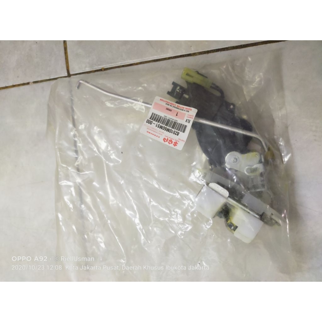 Door lock pintu Bagasi belakang Suzuki Ertiga old