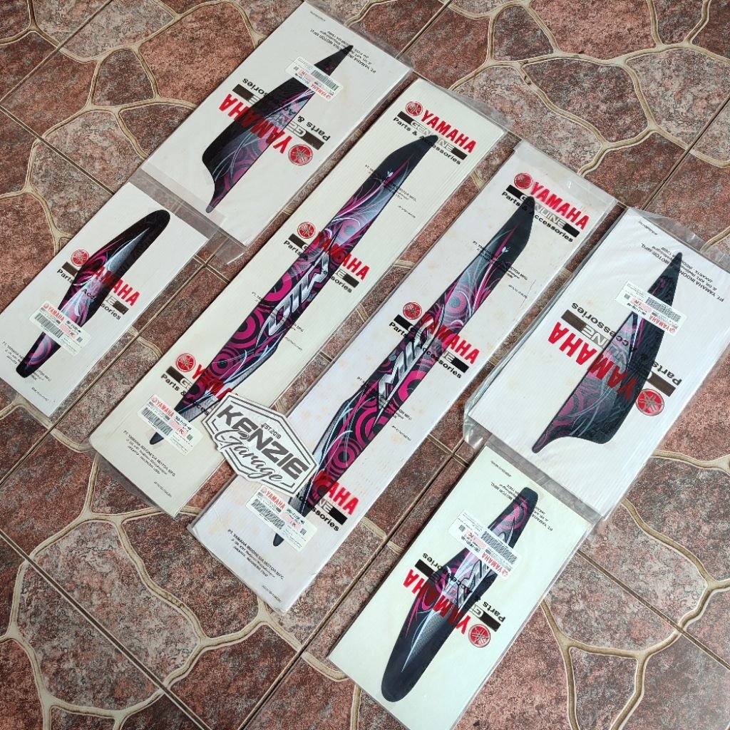 Stiker Striping Graphic Yamaha Mio Smile CW Hitam Reddish Black Metallic 2011 Original YGP