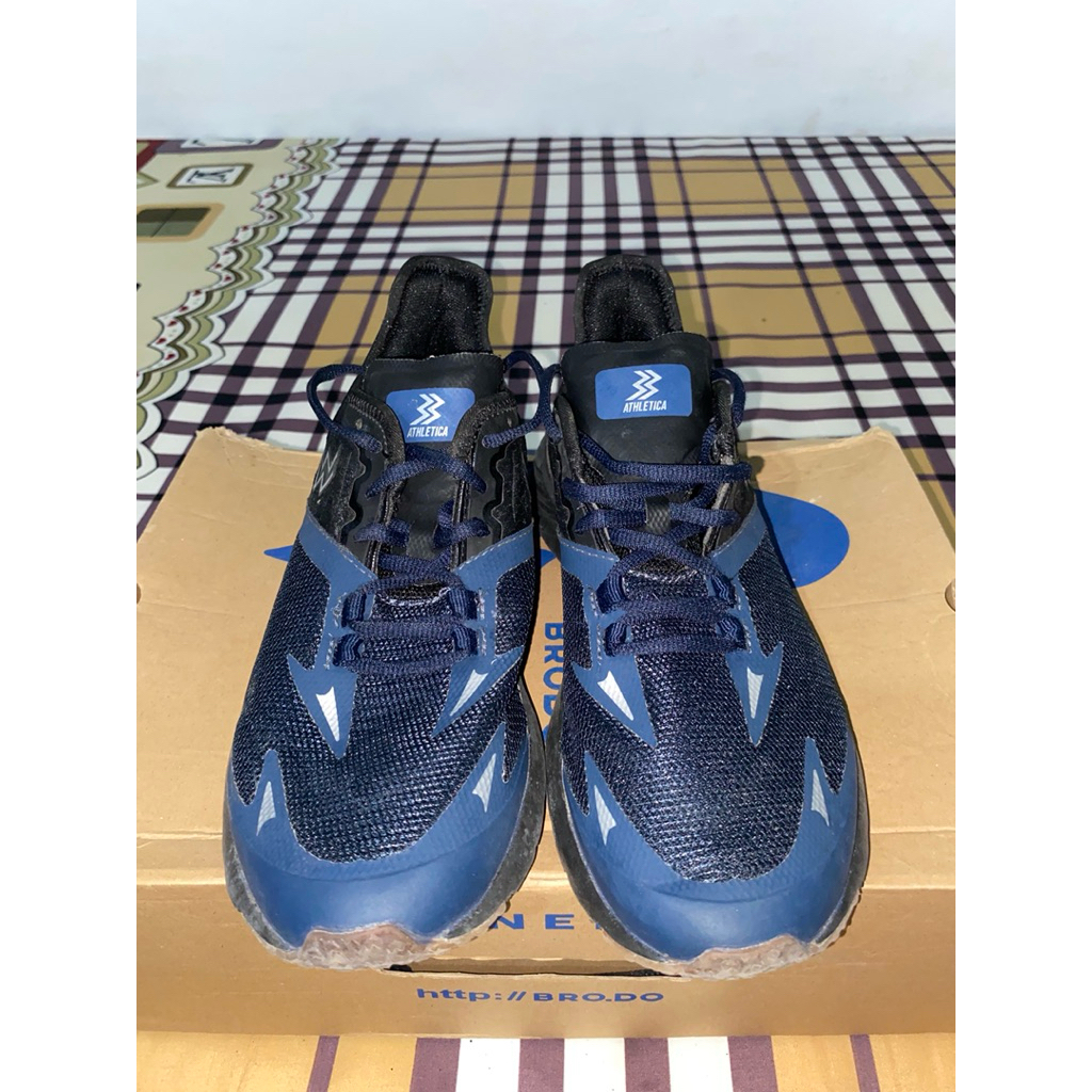 sepatu running Athletica second