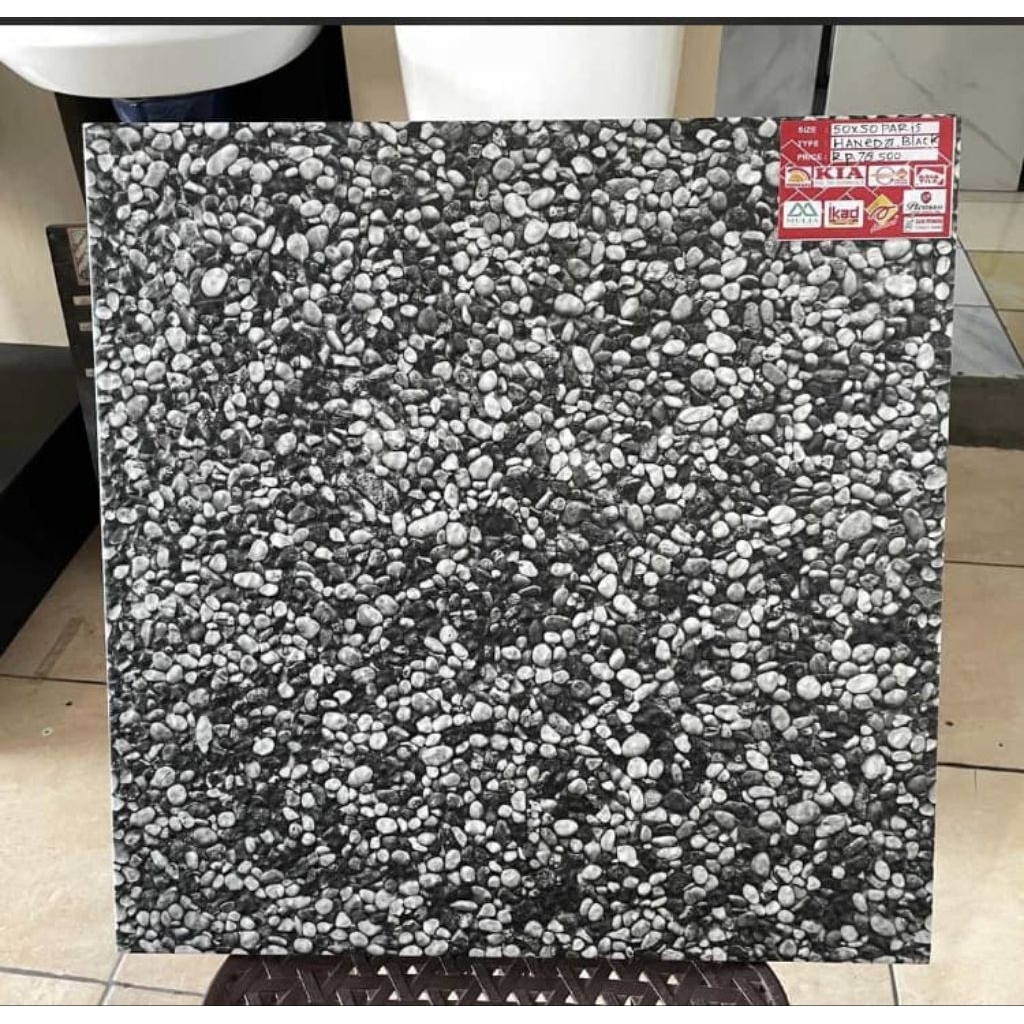 Keramik 50x50 Haneda Black Mett carport dan taman